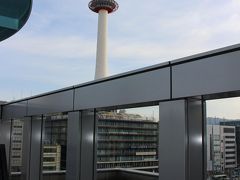 京都駅ビル
京都タワーを、のんびり眺めました^^