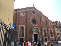 さっそく私が一番待ち望んでいた最後の晩餐を見に行きます。こちらは教会のサンタマリアデッレグラツィェ教会の本堂です。壁画はこちらではありません。