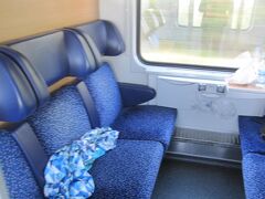 朝7時過ぎ、夜行列車でベルリンよりスイスバーゼルBasel SBB駅に到着。座席だったが、とても空いていたので、コンパートメント一つを独占し、座席を広げて平らにし、横になれました。