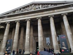 大英博物館。周辺工事中でした。