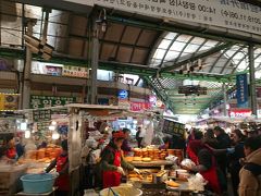 中心部はやっぱり賑わってる

こうでなくっちゃね

おばちゃんたち、我々を見るとすぐ日本語で呼び込み。一人行動の時だと香港人か？とかシンガポール人か？って聞かれるんだけどねぇ