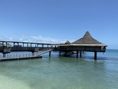 ランチはルルーフという
ビーチに突き出した水上レストランで！
ここは高級フレンチがいただけるお店で、
事前にメールで予約していました！

ここはヌメアのレストランを
調べた方なら絶対に一度は目にする
人気のレストランです！