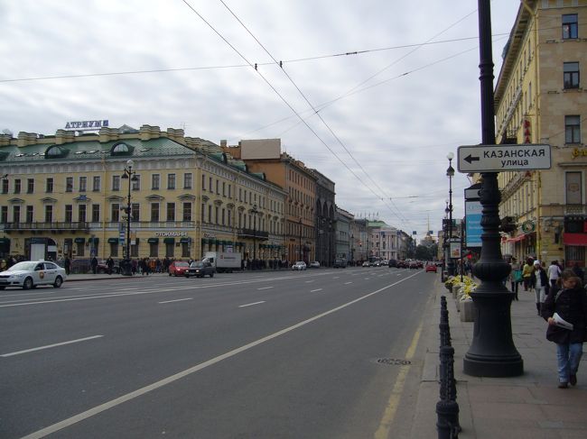 昼食の後は、夕食時間まで自由時間です。<br />妻と二人で、サンクトペテルブルグの街を歩くことにしました。<br />