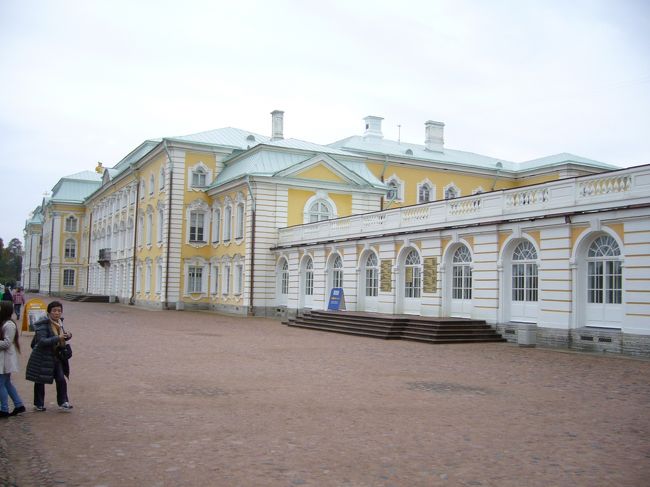 歴代ロシア皇室により拡大・装飾され離宮として利用されていましたが、<br />1917年のロシア革命の後は博物館群として公開されています。<br />