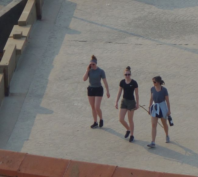 8：04<br />ホテルの窓から．．．今回驚いたのがファラン【欧米人）の多さ１年振りに来たのですが、武漢肺炎の為なのかわかりませんが以前の３倍～５倍のファランが来ていました。以前はこのような若い方は皆無でしたが。