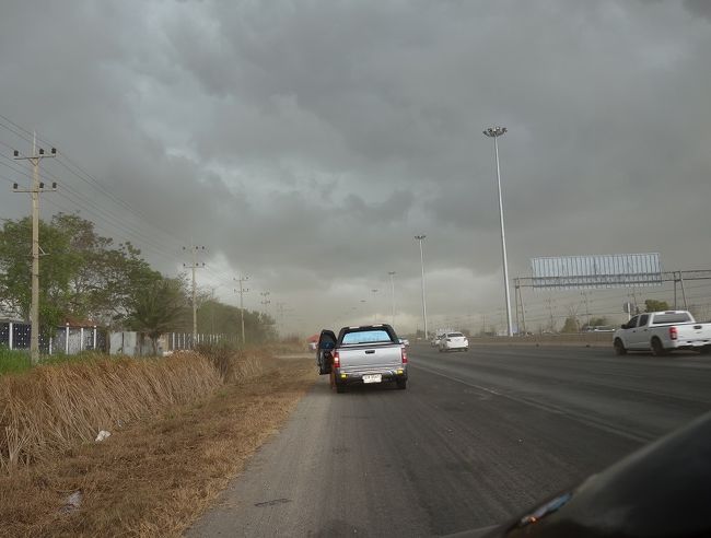 11：47<br />オット～　危ね～　気象の変化で風が強い、　一旦道路脇に退避。