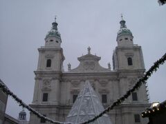 大聖堂（ドーム）。モーツアルトが洗礼を受けた。また、ヨーロッパ最大級のパイプオルガンがある。
