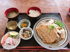 角島にある「おおはま食事処」でランチ。
魚のボリュームがすごい。そして値段もお値打ち。