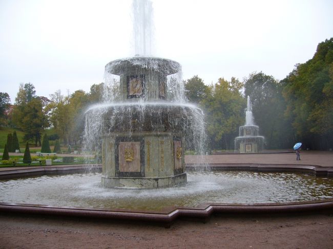 ローマの噴水<br />ローマのサンピエトロ寺院前の噴水がモデルだそうです。<br />