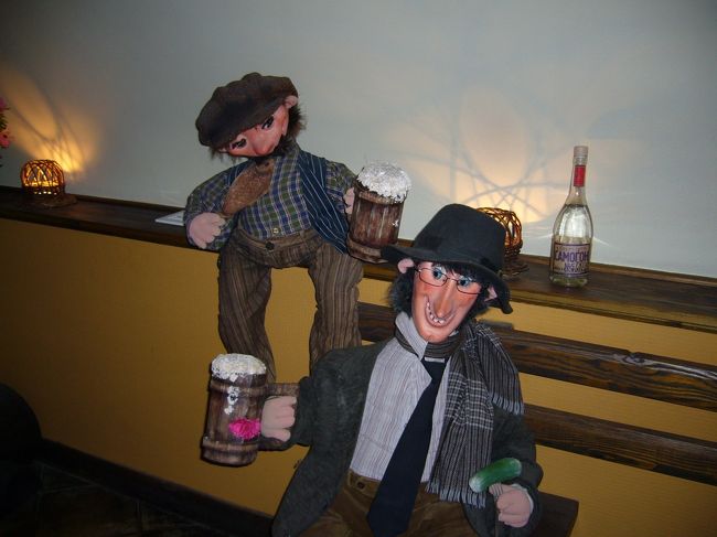 レストラン内に置かれた人形。<br />思わず「乾杯～っ！」と言ってしまいそうでした。　(^^)/