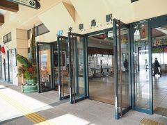 駅の観光案内ブースで観光マップに開いている施設・食事店を聞いていざ出発。