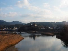 おお、朝は霧がかっていたけれども、晴れてくれました。綺麗に伊予大洲城を見ることができましたよ。あそこの庭園とお城、よかったなあ。