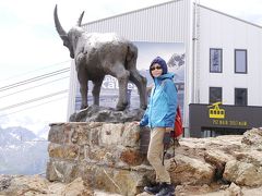 山羊さんはシュタインポックというらしい
ここは３０００ｍより上なので、パーカーを着込みます
下にはもう一枚布のパーカーも着ています
