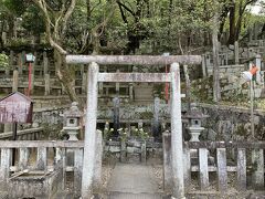 京都霊山護国神社にある坂本龍馬と中岡慎太郎の墓。