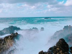 これぞ、冬の日本海!!って感じかしら。　東映の映画のオープニング映像みたい!　スマホで動画の撮影もしたんですが、録ってるだけで足がすくむくらいの波しぶきでした!