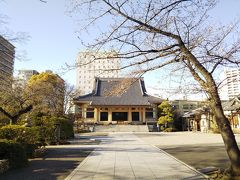 江戸資料館通りにある「霊巌寺」

江戸時代、寛政の改革で有名な松平定信が眠っているそうです。
手前は、桜の木。
満開になったら、本堂といい写真になりそう…