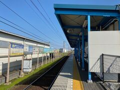 うどん屋さんを出てすぐにことでんの駅があります。

おお単線！
なんとも可愛らしい駅。