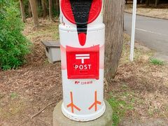 この日、朝一でやって来たのは、トキの森公園。　やっぱり、佐渡島を訪れたからには、本物の朱鷺、見たいじゃん?　入り口にはこんなお茶目な郵便ポストが!(ちゃんと使えます)