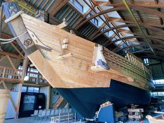 千石船展示館には、1858年に宿根木で建造された千石船を当時の版図を基に復元した「白山丸」が展示されています。　めっちゃ大きい～!