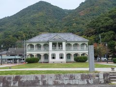 旧宇土郡役所です。こちらも築100年以上経っております。今は九州海技学院として船員の養成所らしいですが、中にも少し入ることができるらしいです。見事な建築スタイルですね。