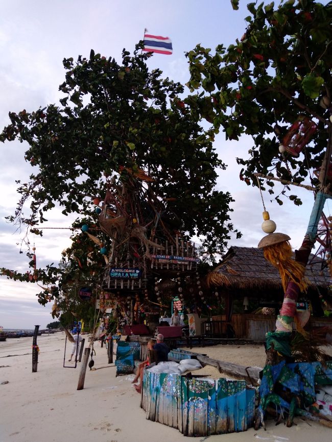 今日の天気はまあまあ<br />スノーケルツアーに行くので<br />もう少し晴れて欲しいですが。