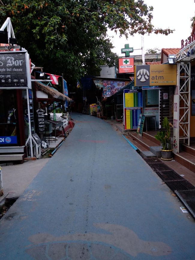 7時ごろのホテル前<br />