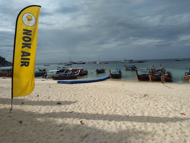 パタヤビーチにて他のツアー客を待ちます。