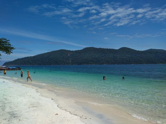食後は海辺の景色を楽しみます。
