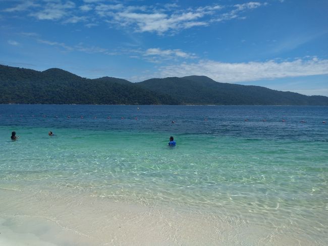 どことなく<br />良く行く沖縄の慶良間にも似ている感じです。