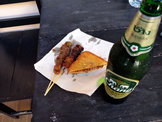 部屋前でお疲れ会