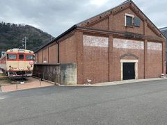 お目当てはここ。最新スポット敦賀レンガ倉庫。バスで15分ほどで着きました。