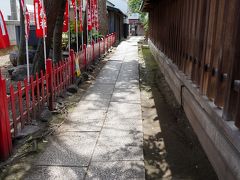 下谷神社の境内は狭いが、その脇の通路は風情がある。
以前訪れた時も、ここで写真を撮ってしまった。