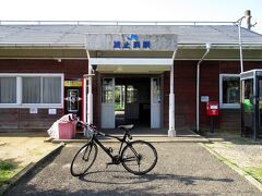 波止浜駅に着くと、さっそく自転車を組み立てました。
8:30、尾道までのしまなみ海道サイクリングに出発します！今回、考えているルートでは80km程の走行距離になります。