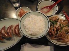 ●大阪王将＠JR西九条駅

餃子定食シングル。
肉ニラ炒めがついています。