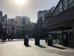 池袋バス乗り場、東京芸術劇場