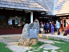 パーク内のホテルは何と言っても公園入口まで近いというのが魅力的！
9月とはいえ人気スポット、やはり観光客はまだまだ多くチケット売り場にも行列ができていましたが、朝一番で来れたので、スムーズに入園できました。