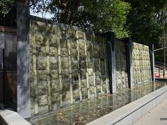 上野恩賜公園の黒門跡にある黒門モニュメントも水流はストップ。新型ウィルス？