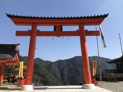 どーーん
二回目の那智大社です
今回は大門から歩かずにズルして車で上がってきました(￥800)