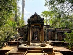 車に乗って少し移動して　次の見学地「タプローム」に来ました。
