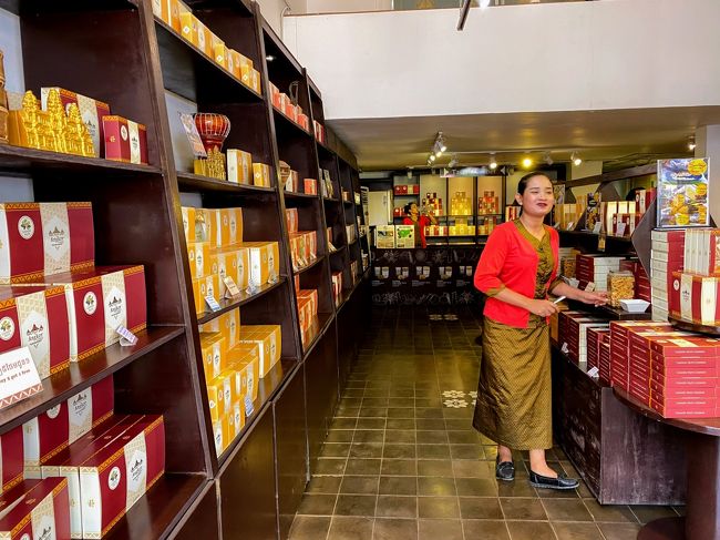 色んな味があるのでたくさん試食しました。