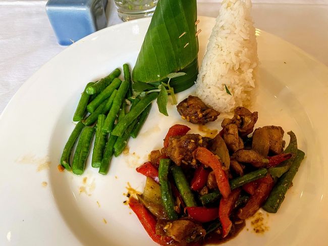 初めて食べるカンボジアのクメール料理は、日本人好みの味付けで美味しい！<br /><br />