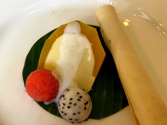 カンボジアスイーツの定番「カボチャプリン」<br />日本人にも親しみのある美味しさでした。<br /><br /><br />