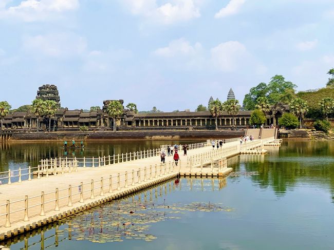 午後の観光は、メインのアンコールワット！！<br /><br />ツアーのゲストがまた一部変わりました。<br />午前コース、午後コース、一日コース組み合わせてるようです。<br />有難いことにどの組でも良いゲストに恵まれました！<br />一期一会なのが悲しいほど・・。