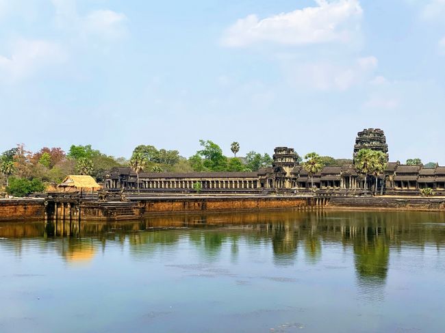 仮設の橋を渡りますが　左方向に本来の橋が見えます。