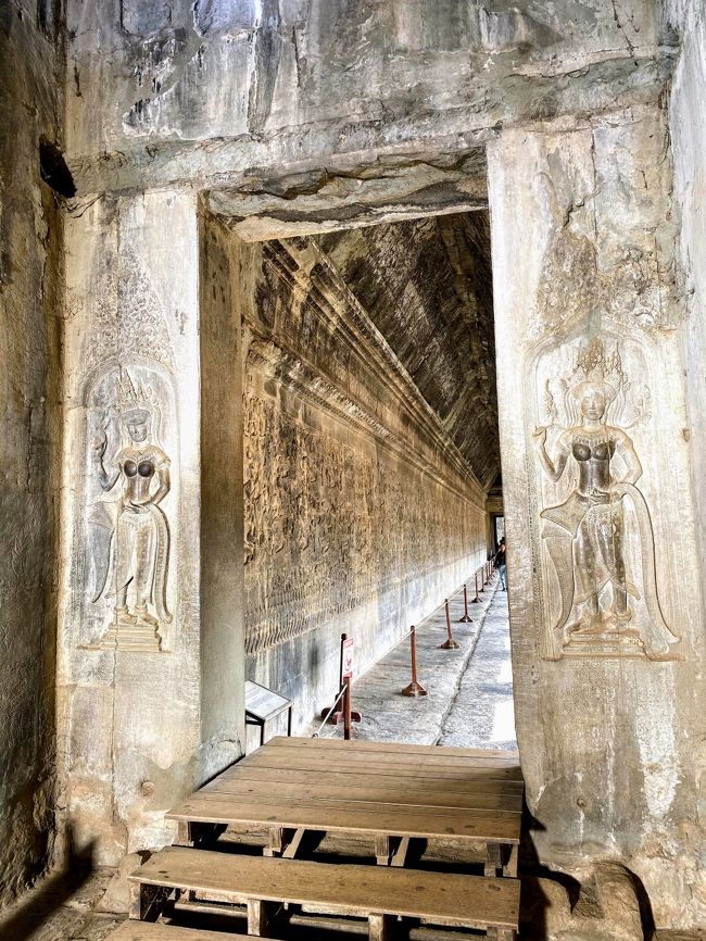 美しいデバター（女神）の彫刻<br /><br />ガイドブック等で何度も見てるのに実物見て<br />「綺麗！」と声が上がります。<br />本当に綺麗でした。<br />写真で伝えられないもどかしさ。