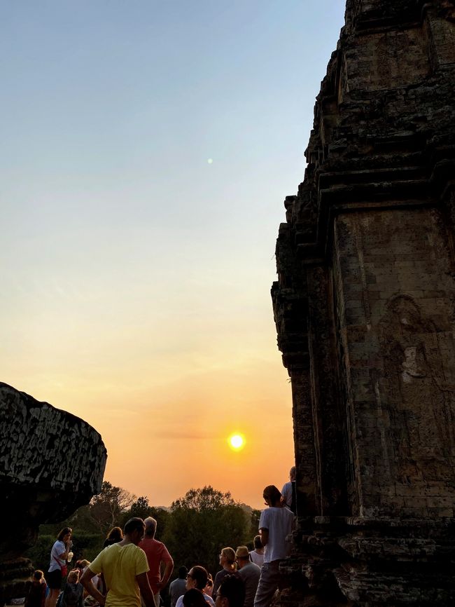 遺跡越しの夕日、雰囲気最高！！