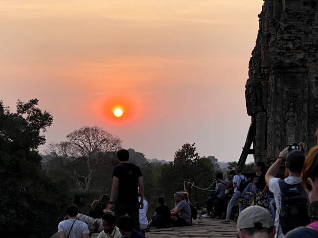 ツアーだから集合時間に合わせて遺跡を降ります。<br />沈みきるまでは、見られなかったでど　まあ満足できました！