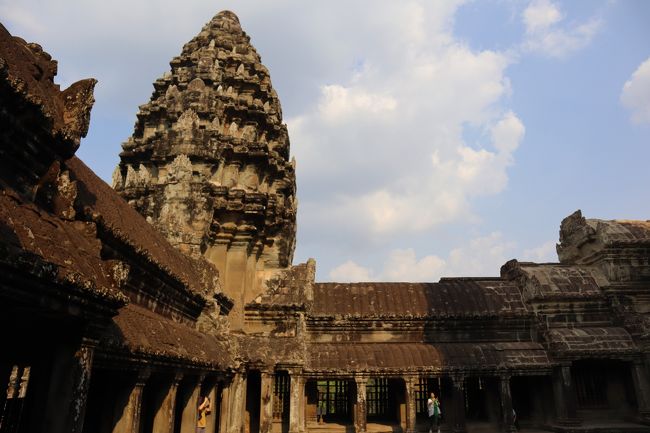 四方から眺めると違った雰囲気が楽しめます。