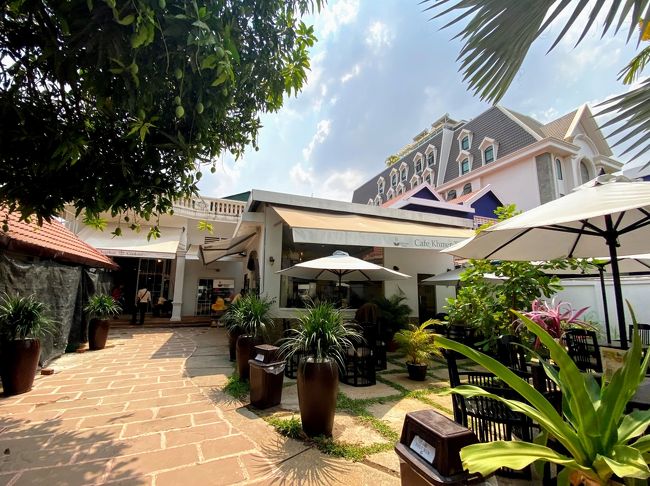 定番のお土産屋さん「アンコールクッキー」に来ました。<br /><br />日本人オーナーの店で　アンコールワットの形をしたクッキーが個包装で売られています。<br />