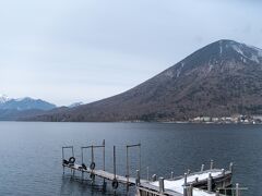 食後、中禅寺湖へ立ち寄りました。
２月とは思えないほど雪が少なかったです。